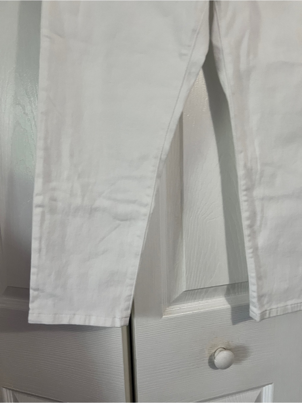 Michael Kors White Cropped Women's Jeans with Gold Hardware - Picture 5 of 10